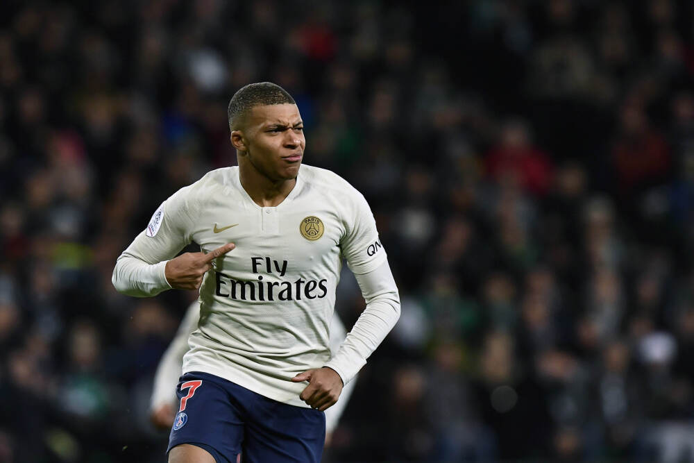 浙江绍兴：冲锋衣面料吸引采购商